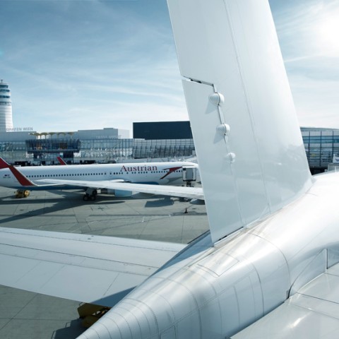 Heckflosse eines Flugzeugs in Parkposition